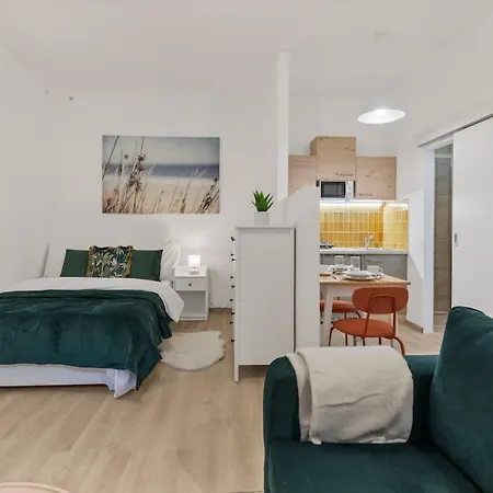 Garden Haven In Old Town Appartamento *