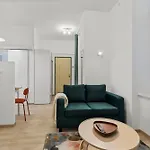 Apartment Garden Haven In Old Town